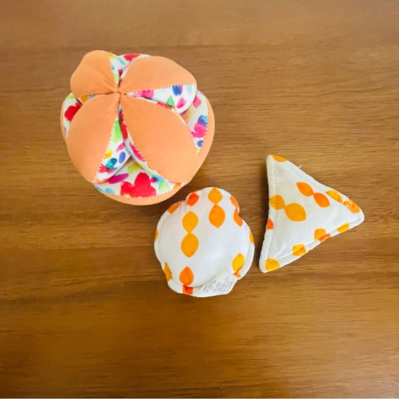 Lovevery sensory set of 2 items bean bags and ball - Picture 1 of 1